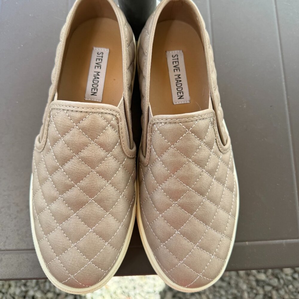 Steve Madden Shoes Womens 7.5 M Ecentrcq Quilted Comfort Sneakers Gray Slip On - Picture 8 of 9